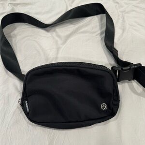 Lululemon fannypack